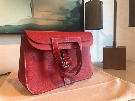 hermes halzan 31好用嗎|【法國精品】Hermes Halzan 31 Rouge Casaque。五種拿法的百 .